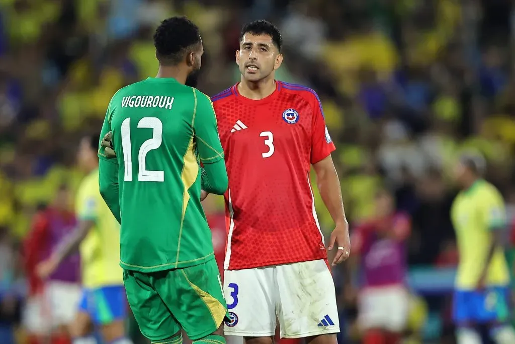 Lawrence Vigouroux junto a Guillermo Maripán en Maracaná. Foto: Heuler Andrey/DiaEsportivo/Photosport