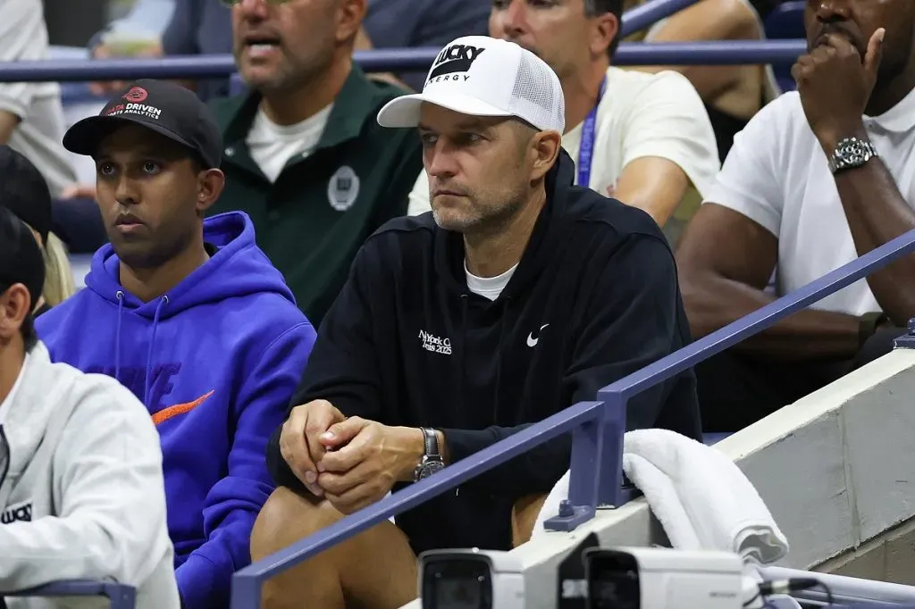 Max Mirnyi se sienta en el box de Aryna Sabalenka durante el US Open 2025 (Getty Images).