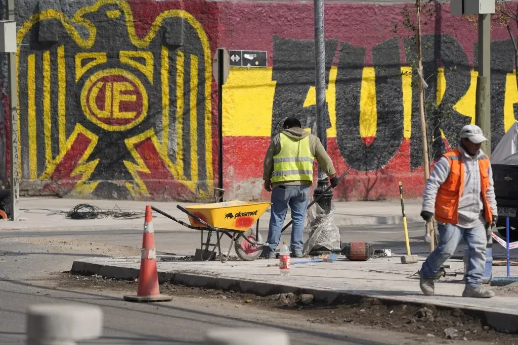 Las afueras del Santa Laura también sufren con los trabajos.