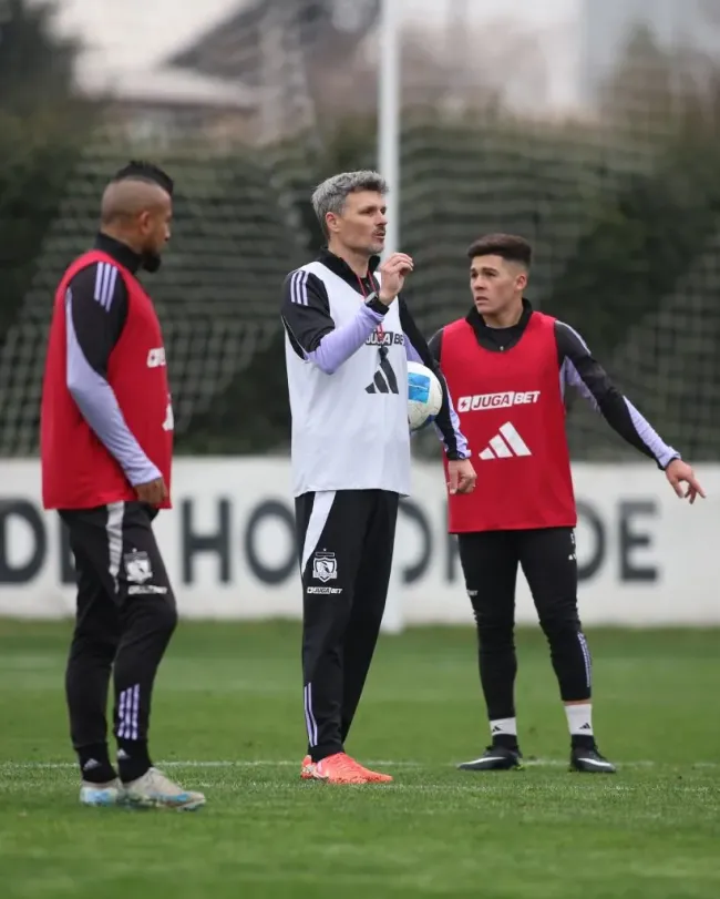 Fernando Ortiz se está ganando al camarín del Cacique con su estilo. Foto: Colo Colo.