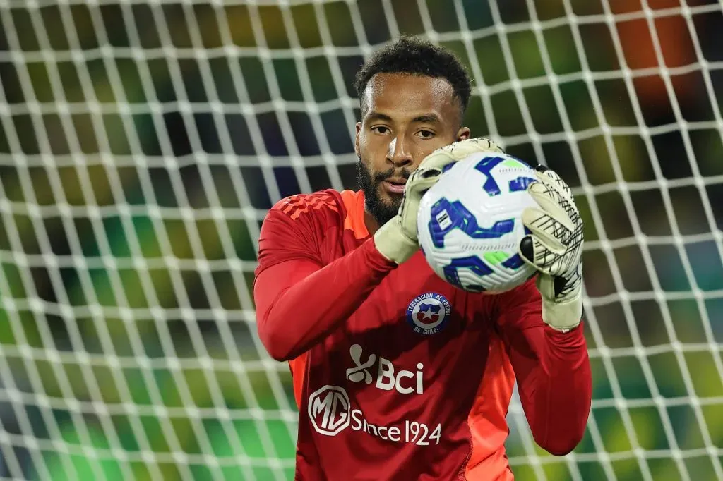 Vigouroux está de regreso en Swansea tras su titularidad en La Roja: elogios del DT de su equipo.
