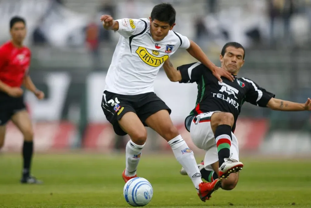 Esteban Pavez en acción ante Palestino en 2009. (ANDRES PINA/PHOTOSPORT).