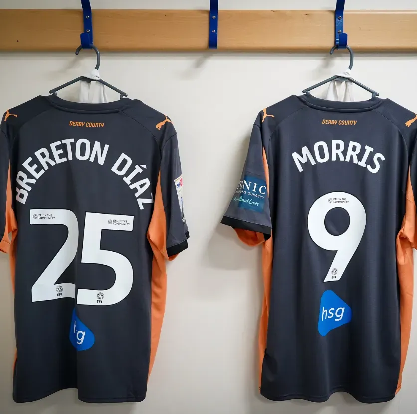 La camiseta de Ben Brereton en su debut por el Derby County. (Captura X).