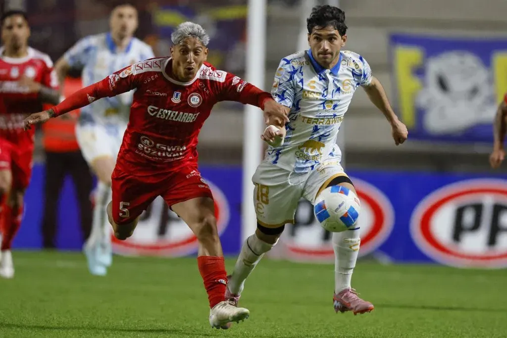 Camilo Moya en acción ante Everton. (Andres Pina/Photosport).