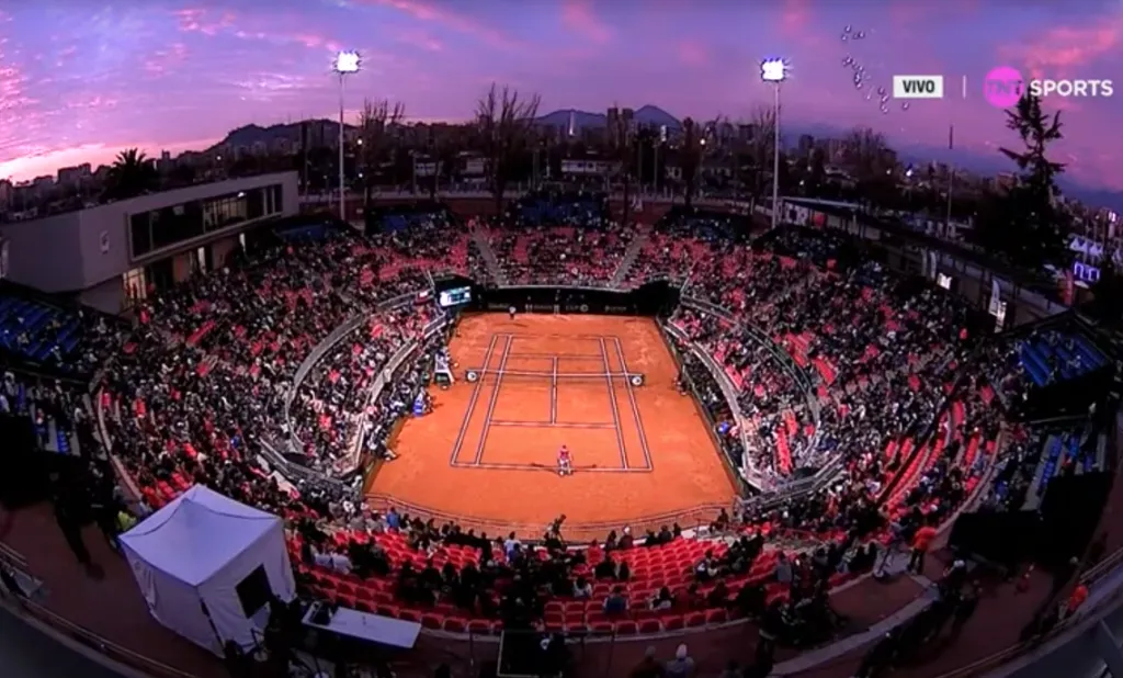 En la imagen de TNT Sports también se captaron los fuegos artificiales en las afueras del court central