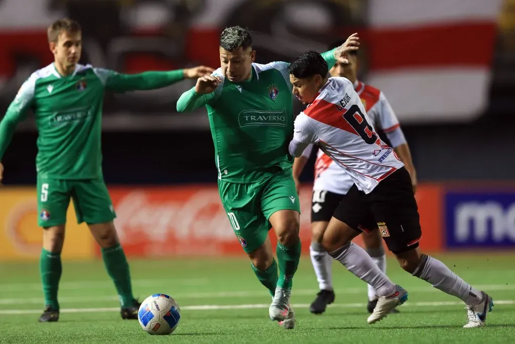 Este año, Yerko Leiva y Curicó Unido enfrentaron al Audax Italiano en la Copa Chile. (Felipe Zanca/Photosport).
