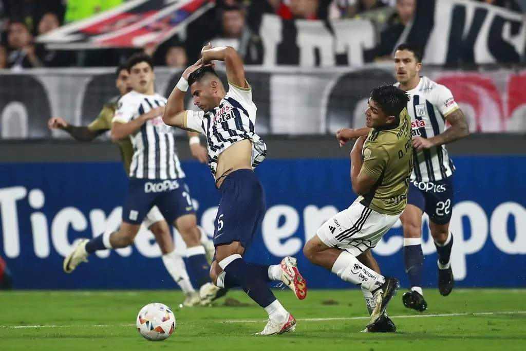 Carlos Zambrano enfrentó a Colo Colo en la Copa Libertadores 2024. (Daniel Apuy/Photosport).