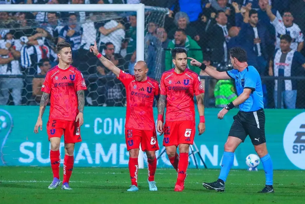 Marcelo Díaz duró apenas un tiempo en la cancha. Foto: Joel Alonzo/Photosport