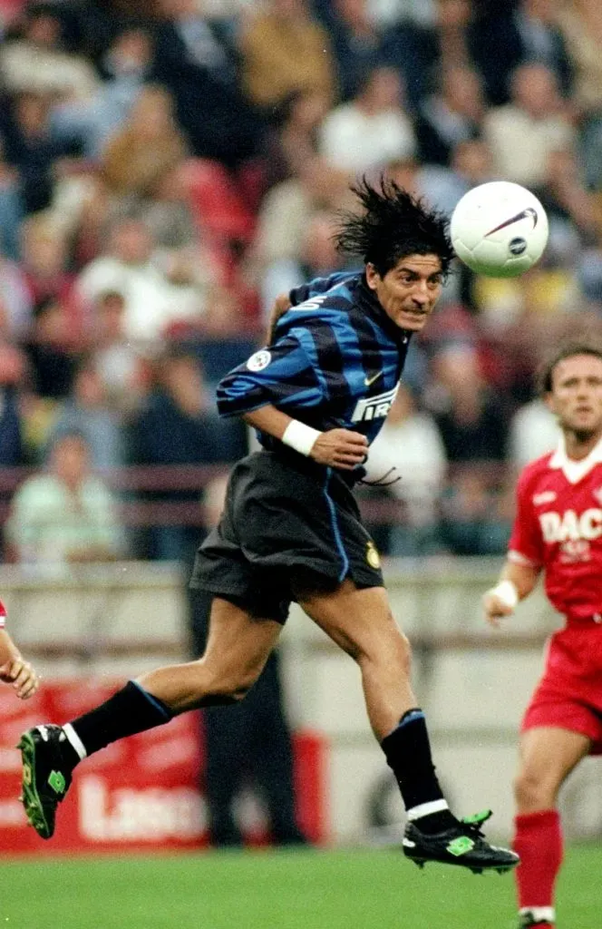 20 Sep 1998:  Ivan Zamorano of Inter Milan in action during the Serie A match against Piacenza in Milan, Italy. Inter won the game 1-0. \ Mandatory Credit: Allsport UK /Allsport