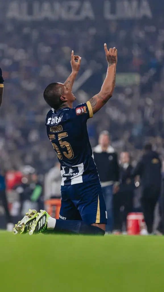 Pedro Aquino tiene entre ceja y ceja a Universidad de Chile para la revancha de la Copa Sudamericana. Foto: Alianza Lima/Instagram.
