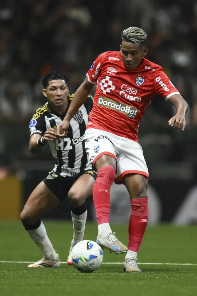 Josué Estrada por Cienciano ante Atlético Mineiro en la Copa Sudamericana 2025. (Photo by Pedro Vilela/Getty Images).