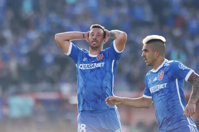 Luciano Pons se lamenta tras un gol perdido frente a Colo Colo. (Pepe Alvujar/Photosport).