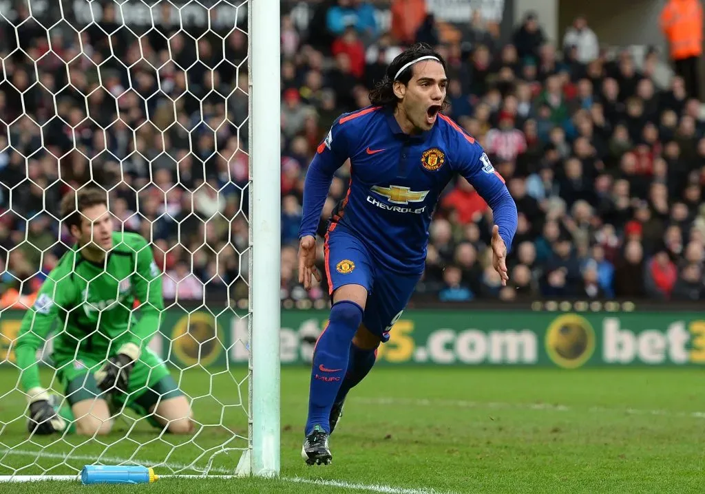 Falcao celebra uno de los goles que anotó en el Manchester United. (Gareth Copley/Getty Images).