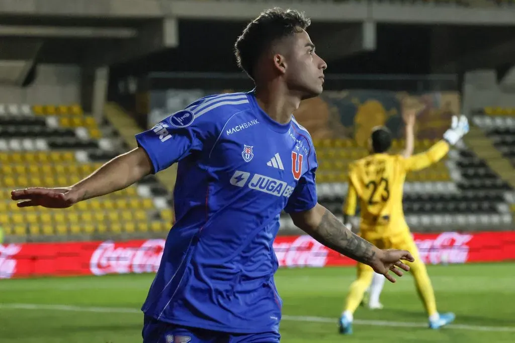 Lucas Assadi marcó el primer gol de la U ante Alianza Lima. Foto: Andres Pina/Photosport