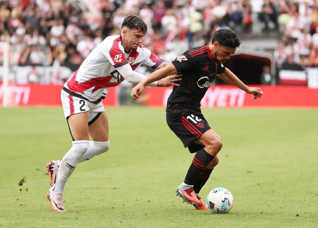 Gabriel Suazo sigue con su regularidad en Sevilla. (Photo by Florencia Tan Jun/Getty Images)