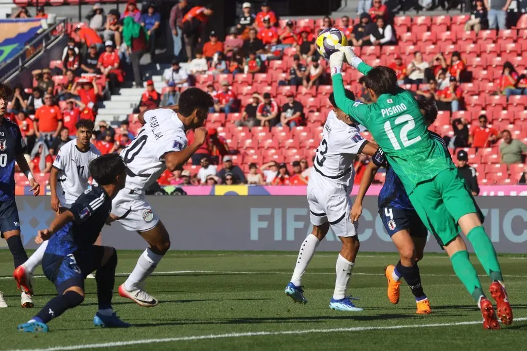 Alexandre Pisano en acción ante Egipto. (Jonnathan Oyarzun/Photosport).