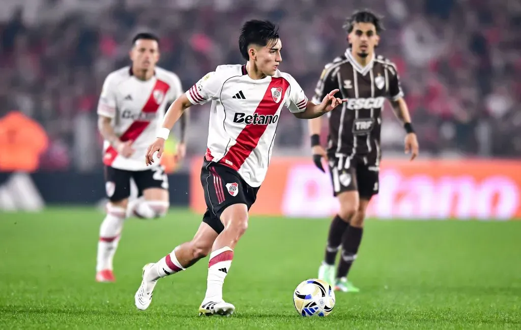 Ian Subiabre ante Platense con River Plate. (Marcelo Endelli/Getty Images).
