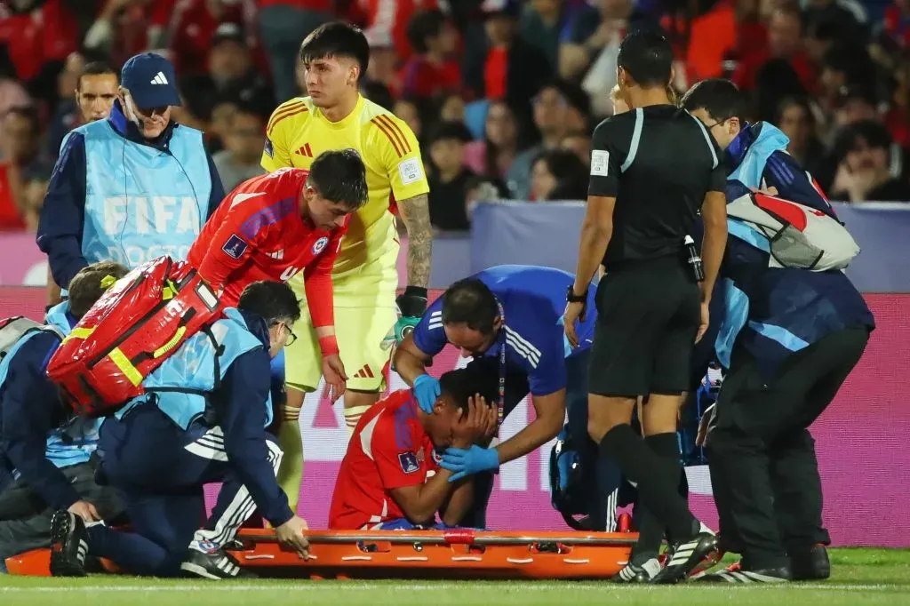 Emiliano Ramos y Matías Pérez serán bajas obligadas en Chile para el resto del Mundial Sub 20 tras lesionarse ante Japón. Foto: Photosport.