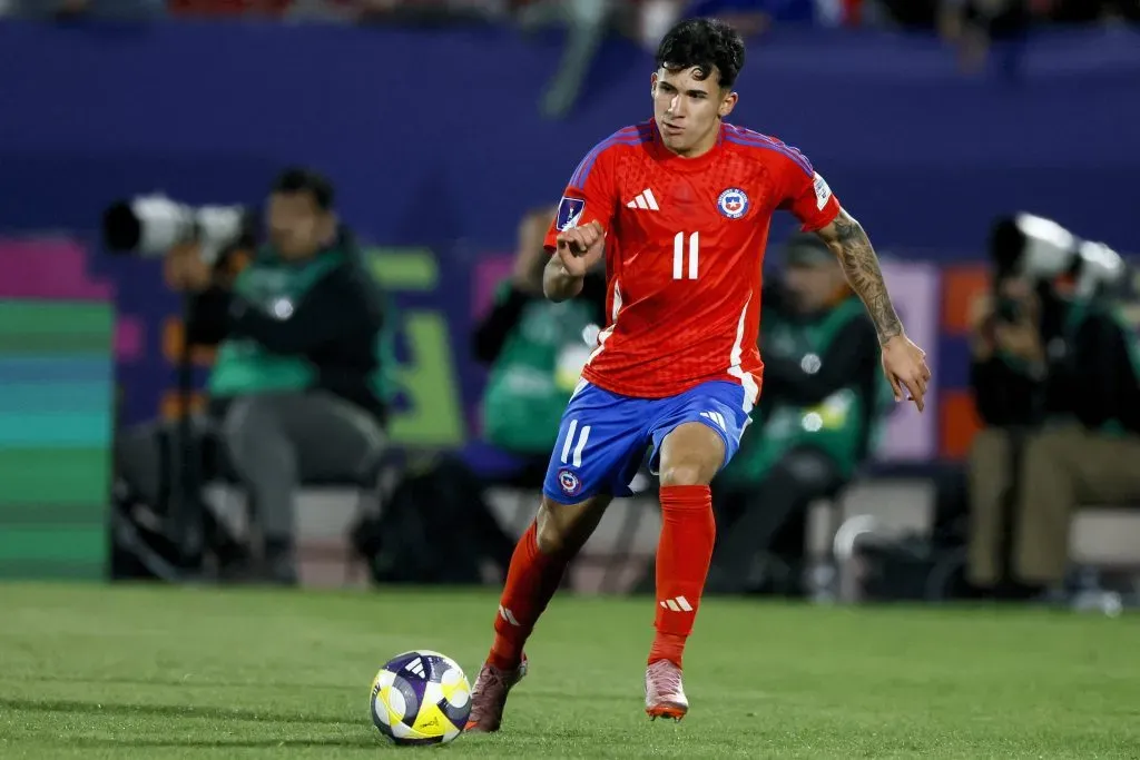 Vicente Álvarez en acción frente a Nueva Zelanda en el Estadio Nacional. (Andres Pina/Photosport).
