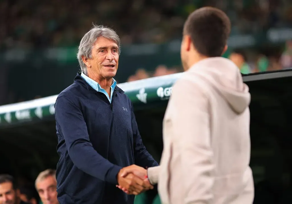 Manuel Pellegrini por ahora espera terminar bien esta campaña con el Betis. (Fran Santiago/Getty Images).