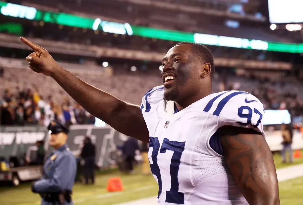 Arthur Jones jugó por los Ravens durante 4 temporadas /Getty Images)