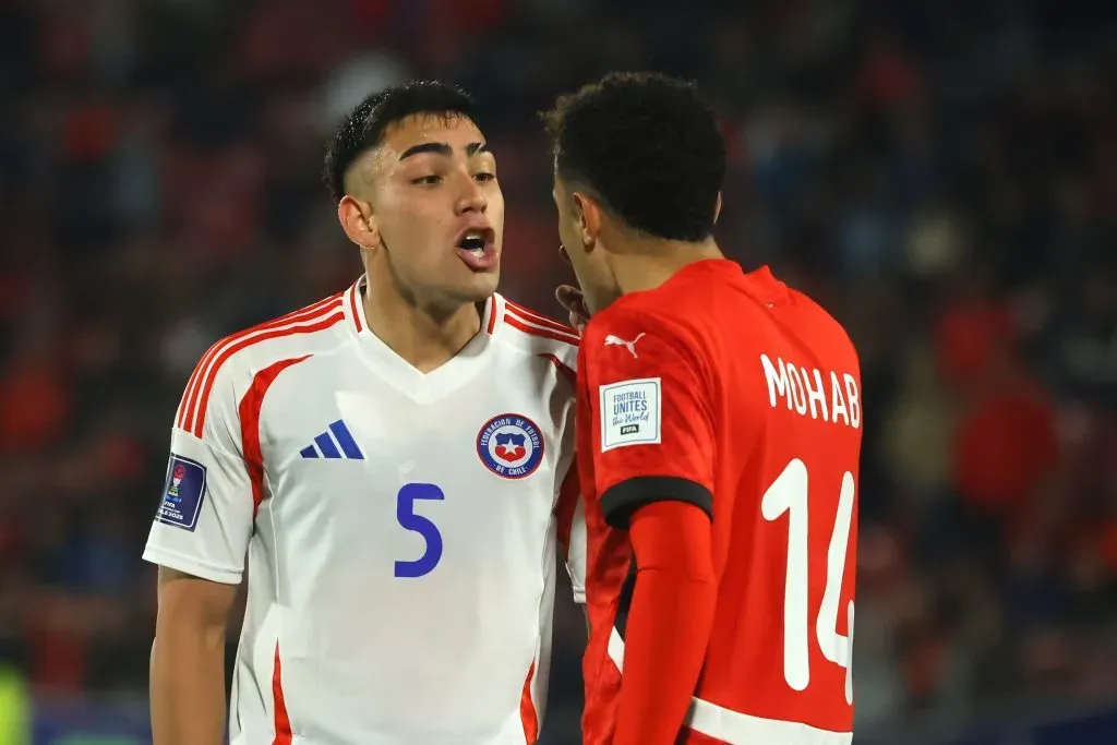 Nicolás Suárez en acción ante Egipto. Asi más o menos se plantó ante la prensa. (Jonnathan Oyarzun/Photosport).