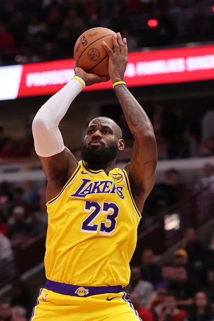 LeBron James hará un importante anuncio este martes 7 de octubre (Photo by Michael Reaves/Getty Images)