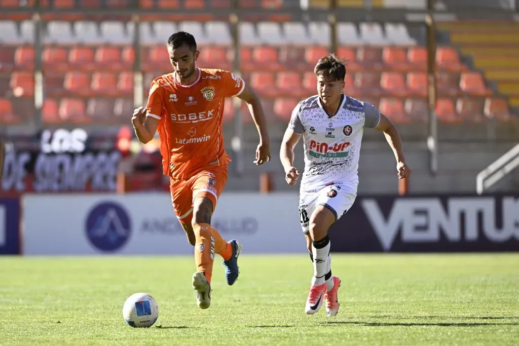 Agustín Heredia en acción por Cobreloa. (Pedro Tapia/Photosport).