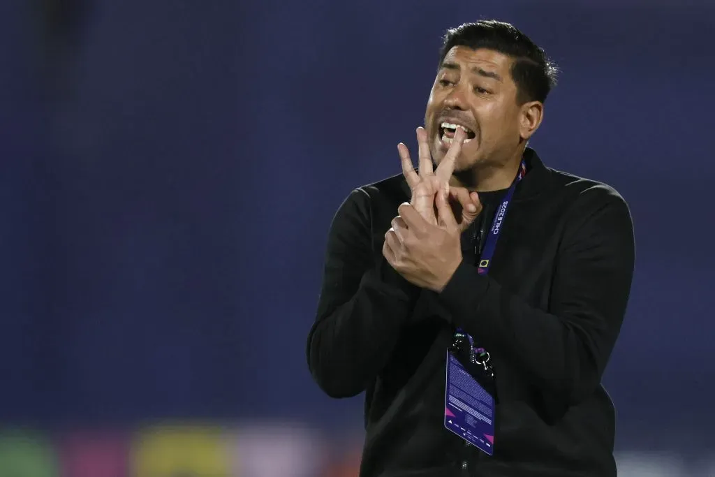 Nicolás Córdova tiene asegurado seguir en su puesto original. (Andres Pina/Photosport).