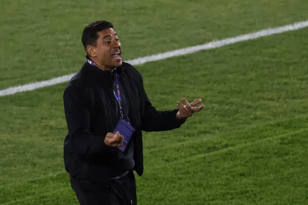 Nicolás Córdova es el principal apuntado tras la derrota ante México. Foto: Sebastian Cisternas/Photosport