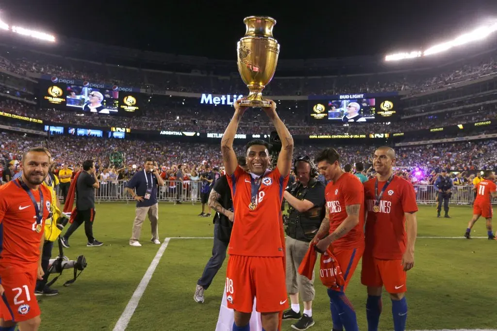 Gonzalo Jara festeja la Copa América del Centenario. (Photosport).