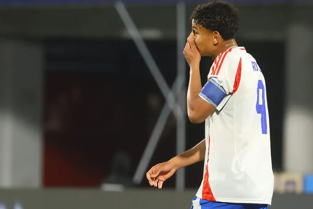 Juan Francisco Rossel recibió un pequeño tip del DT de la Católica. (Jonnathan Oyarzun/Photosport).