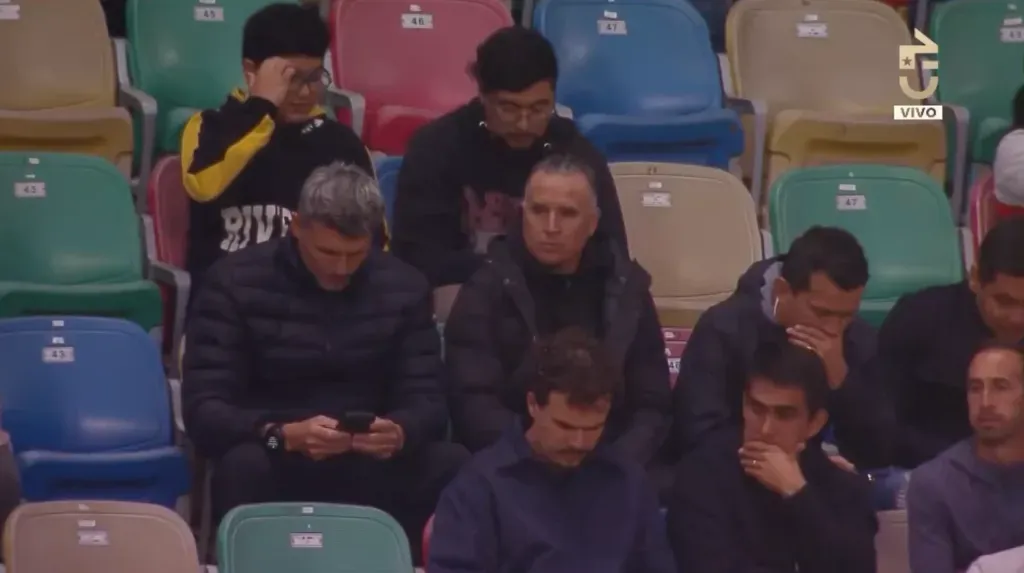 Fernando Ortiz fue enfocado por las cámaras de Chilevisión. (Captura).