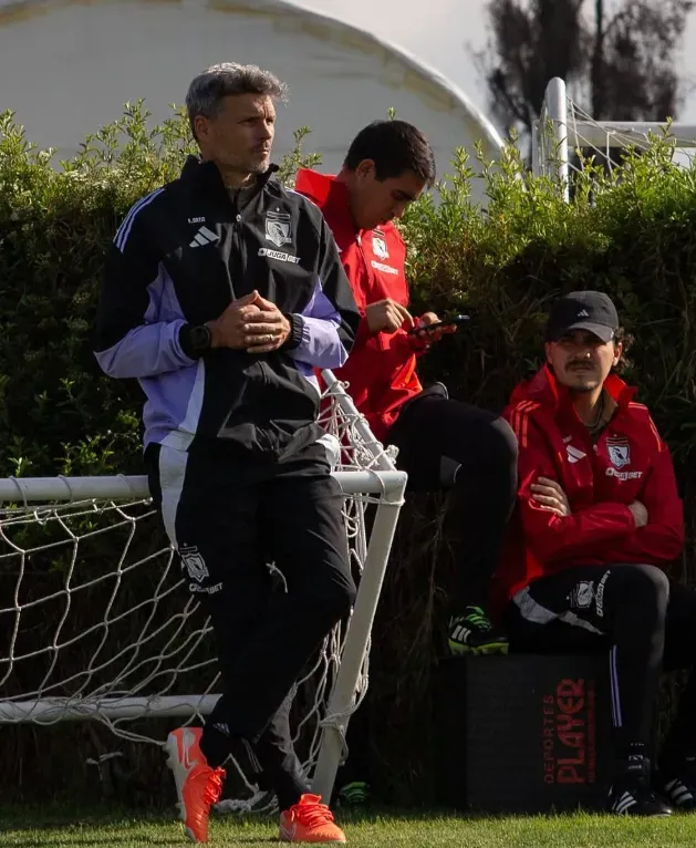 Fernando Ortiz llegó a ver a la Sub 20 y Sub 18 de Colo Colo este sábado en el Monumental. Foto: Colo Colo.