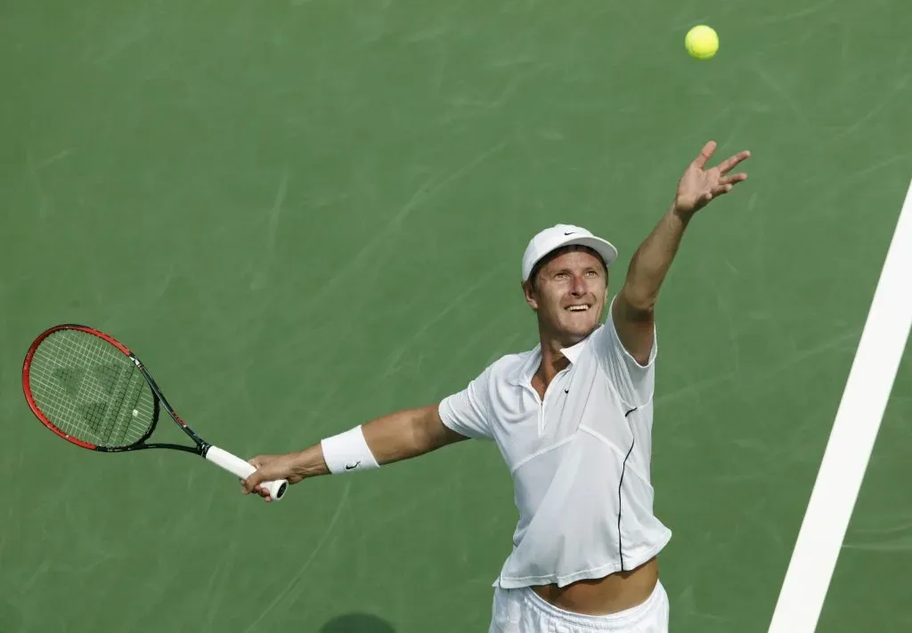 Yevgeny Kafelnikov defendió a Marcelo Ríos como uno de los mejores del circuito ATP (Photo by Alex Livesey/Getty Images)