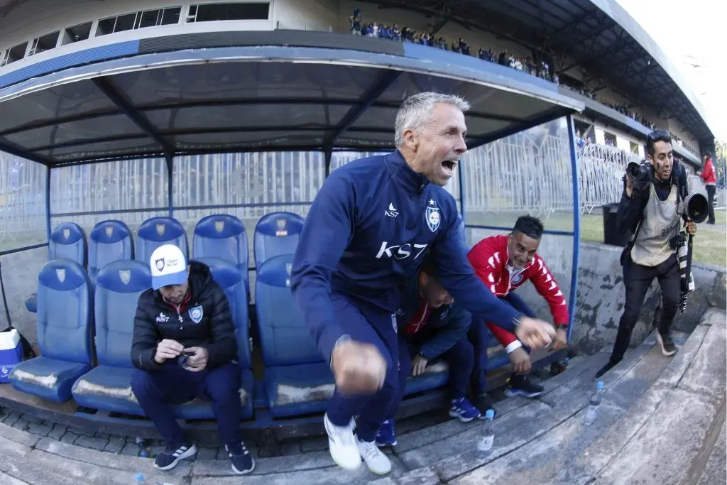 Gustavo Álvarez celebra el título con Huachipato. (Marco Vazquez/Photosport).