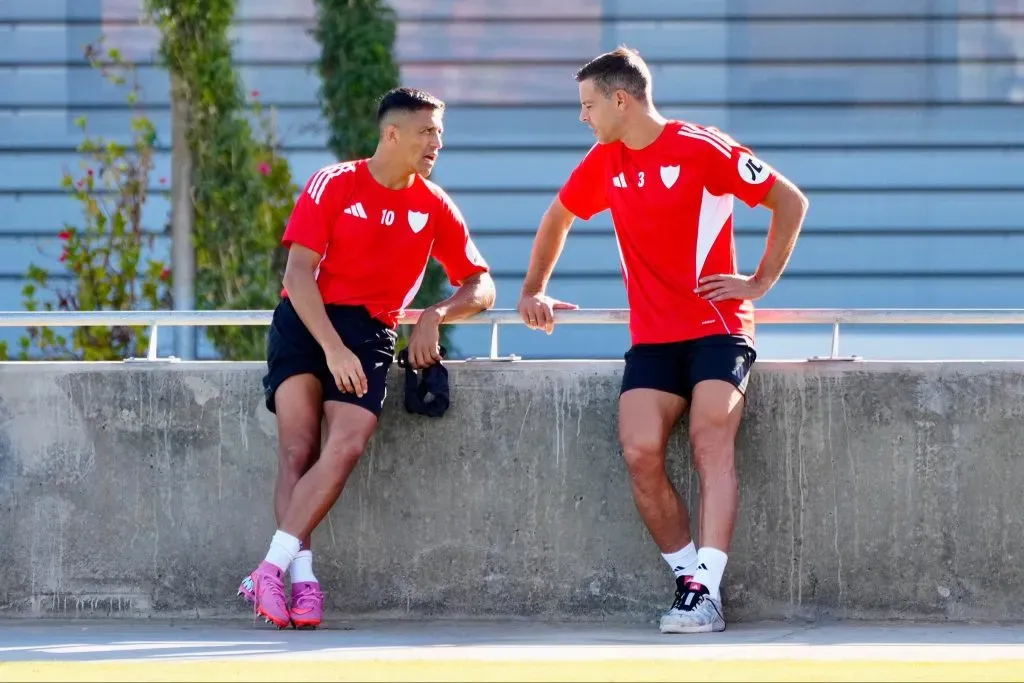 Alexis Sánchez junto a César Azpilicueta en la práctica de Sevilla. Foto: Sevilla