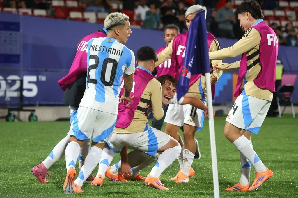 Argentina celebrando su gol ante México /Photosport