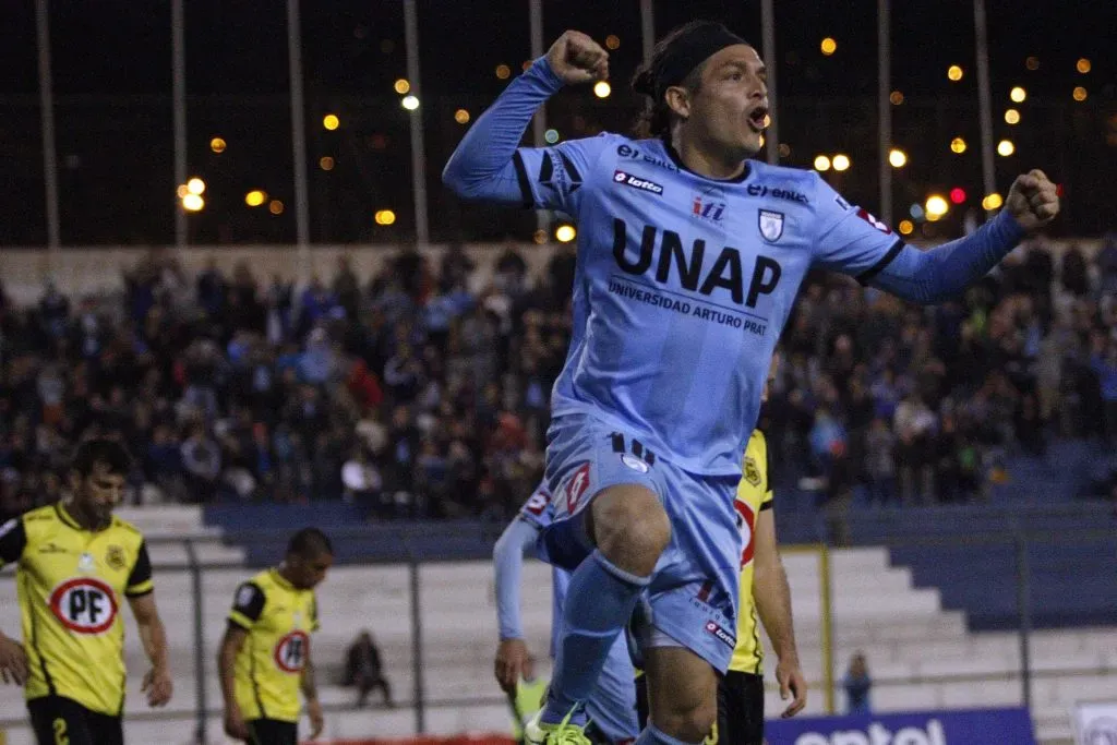 Manuel Villalobos fue ídolo en Iquique | Photosport