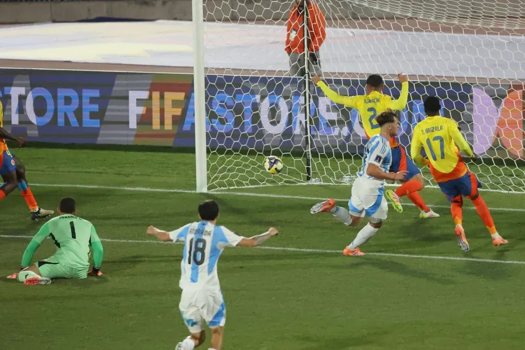 Silvetti celebra tras su bonita definición ante Colombia. (Dragomir Yankovic/Photosport).