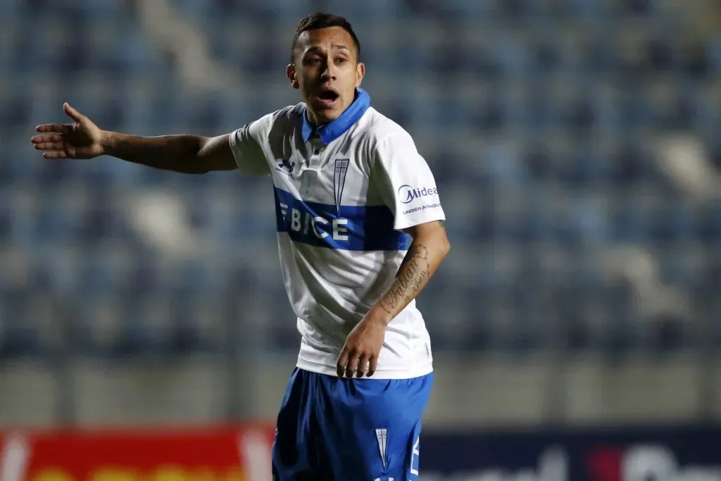 Fabián Orellana jugó 31 partidos en la Católica. Dio dos asistencias y no anotó goles. (Andres Pina/Photosport).