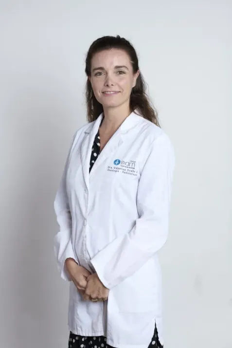 Dra. Valentina Ovalle, oncóloga radioterapeuta de Clínica IRAM y directora de la Corporación Yo Mujer.
