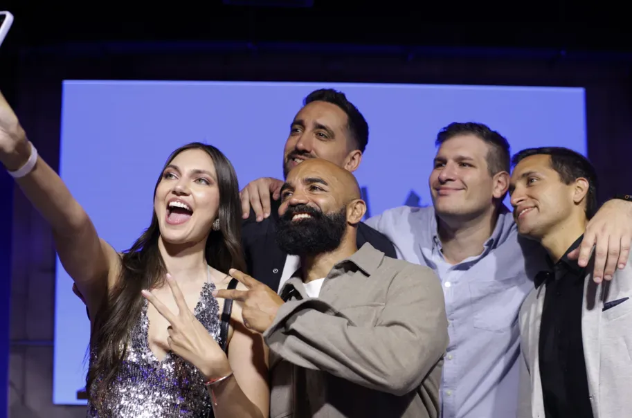 Daniela Muñoz, Marcelo Muñoz, Filippo Borghi y Daniel Arrieta junto a Manuel Caté Ibarra. (Foto: Picado TV).