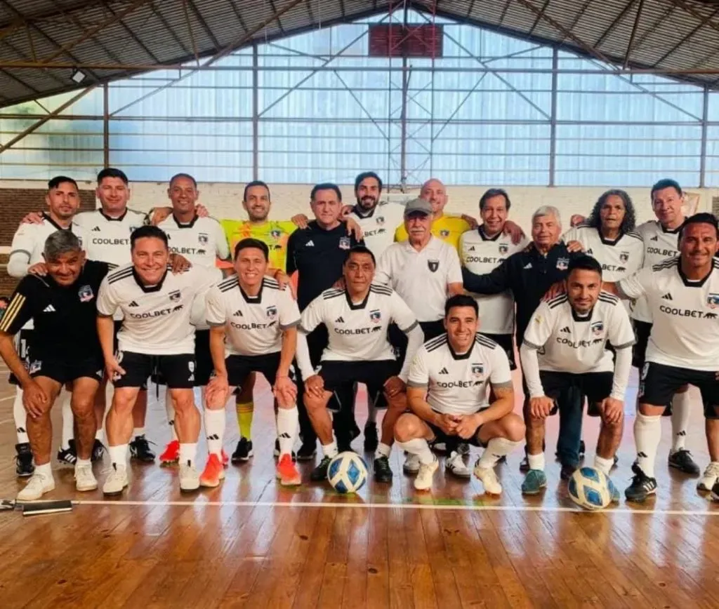 Vásquez, el primero de izquierda a derecha arriba.