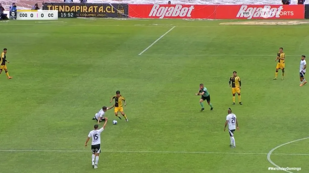 El empujón de Méndez a Zavala a plena vista del árbitro. (Captura TNT Sports).