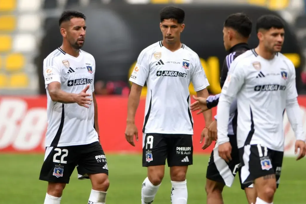 Salomón Rodríguez y Cristian Riquelme, dos de las sustituciones que hizo Ortiz en Colo Colo. (Alejandro Pizarro Ubilla/Photosport).