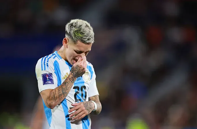 Gianluca Prestianni terminó muy dolido tras caer en la final del Mundial. (Getty).