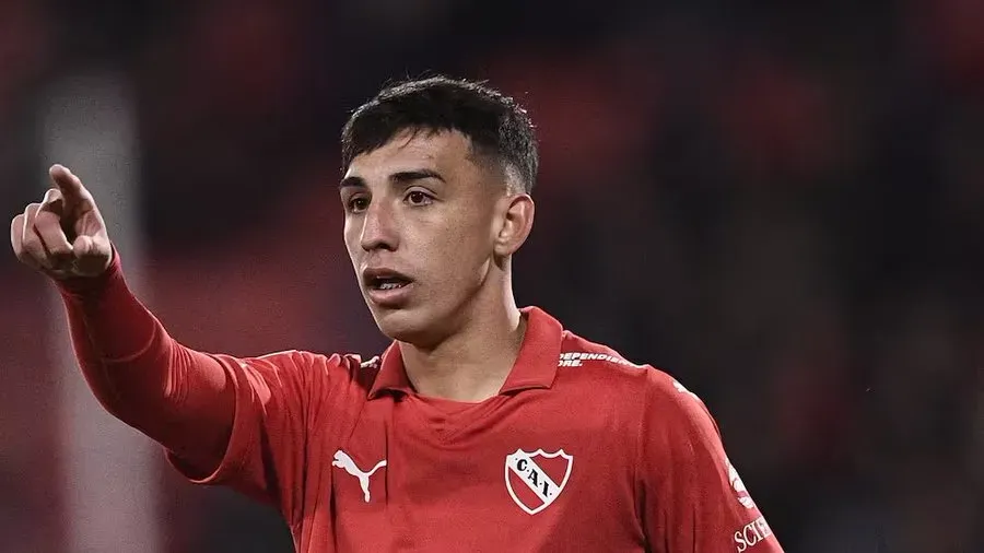 Lautaro Millán no ha podido brillar del todo en Independiente de la mano de Gustavo Quinteros. | Foto: Archivo.