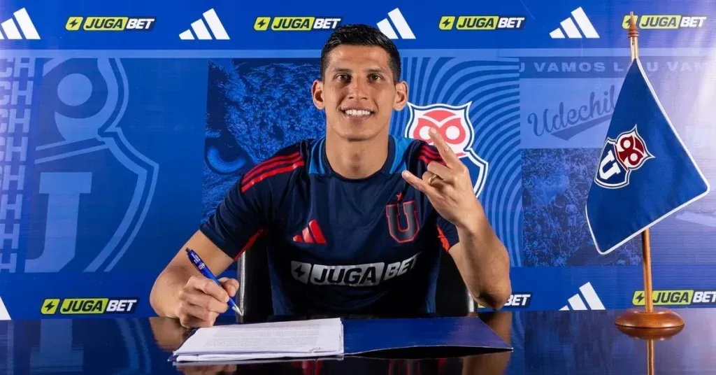 Israel Poblete firmó la renovación con U de Chile. Foto: U de Chile.