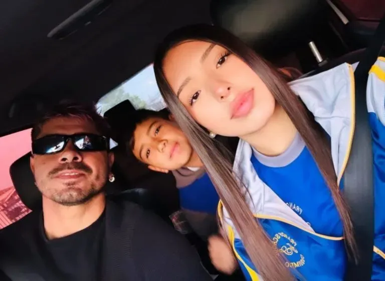 Diego Sánchez junto a sus hijos Dominga y Salvador.